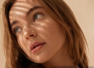 Ukojenie skóry po słońcu – najlepsze składniki na rumień i odwodnienie