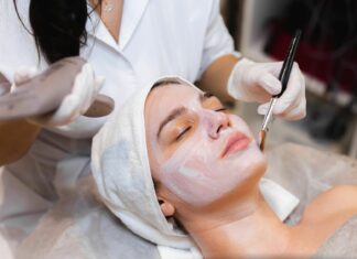 Czy kwasy naprawdę zastąpią Ci peeling mechaniczny? Jesienny poradnik peelingów