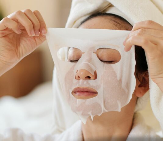 Maski w płachcie, które działają jak zastrzyk energii dla zmęczonej skóry