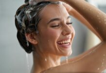 Weekendowy rytuał włosów – olejowanie, peeling skóry głowy i odrobina luksusu