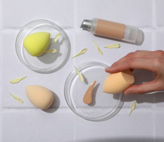 Najlepsze podkłady na jesień – jak wybrać formułę, która nie podkreśla suchych skórek?