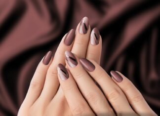 Karmel na paznokciach, kasztan na ustach – kolory beauty, które dodają ciepła w chłodniejsze dni