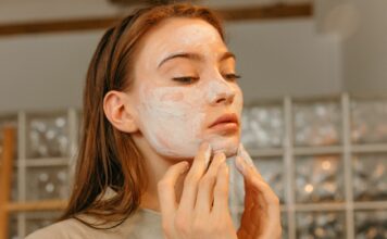 Cera po lecie woła o pomoc – zabiegi i kosmetyki, które przywrócą blask