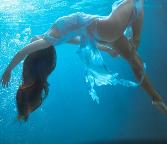 Jesień a suche włosy – jak przywrócić im życie?