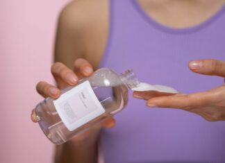 Toniki i esencje, które uspokajają skórę i przywracają balans