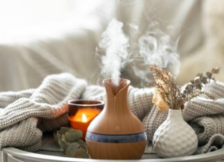 Jesienne zapachy w domu: świeca vs. dyfuzor — co jest zdrowsze?