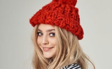 Jak dbać o włosy pod czapką? Fryzury, kosmetyki i patenty, które ratują objętość