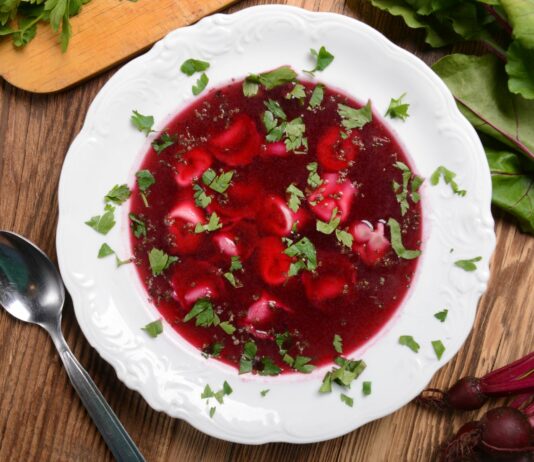 Świąteczny talerz bez spiny: jak jeść „normalnie” i nie obudzić się w styczniu z wyrzutami