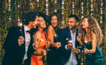 Makijaż, który przetrwa Sylwestra: 7 trików