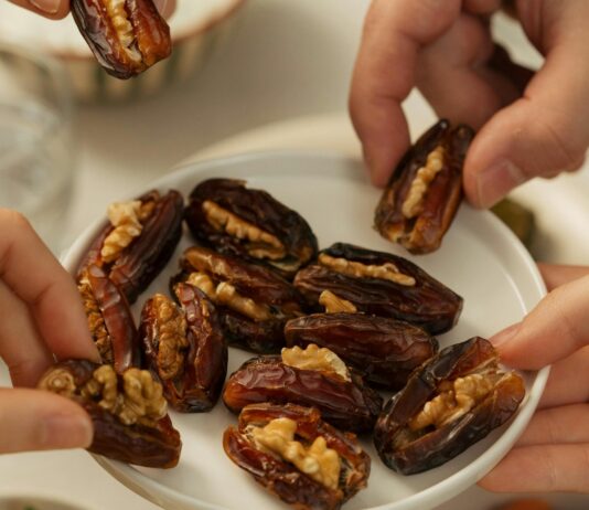 Kortyzol vs insulina – czemu wieczorem „ciągnie na słodkie”?