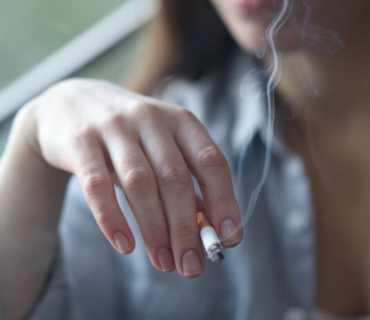 Palenie a skóra: co naprawdę dzieje się z cerą po odstawieniu nikotyny