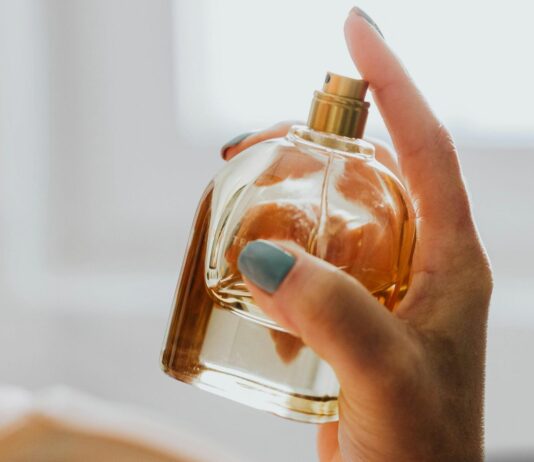 Perfumy na zimę vs perfumy na lato – różnice, o których nikt nie mówi