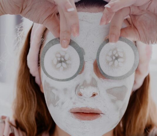 „Smog-face” – 7 sygnałów na skórze, że powietrze ci szkodzi