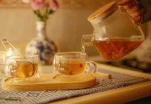 Herbaty na zaskórniki i stany zapalne. Co warto mieć w kuchni?