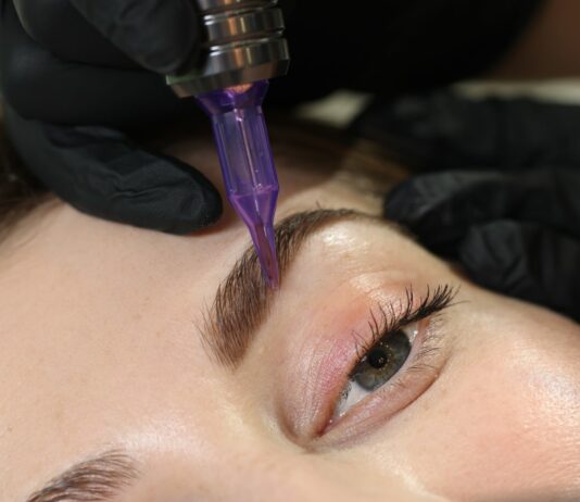 Brwi a proporcje twarzy – jak jeden łuk potrafi zmienić wszystko