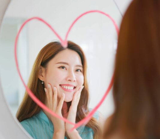 Dzień Kobiet solo. Jak celebrować siebie bez oczekiwania na bukiet?