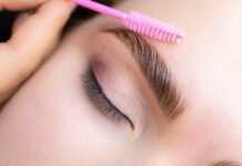 Laminacja brwi i rzęs – co naprawdę robi z włosem