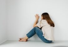 Przebodźcowanie w codzienności – cichy wróg Twojej skóry i hormonów