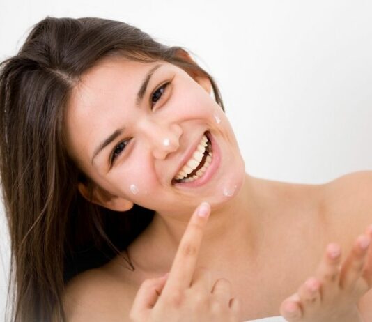 Pielęgnacja „dopamine beauty”. Czy kosmetyki mogą poprawiać nastrój?