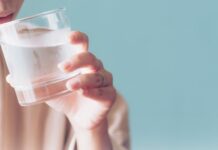 7 sygnałów, że pijesz za mało wody, choć wcale nie czujesz pragnienia