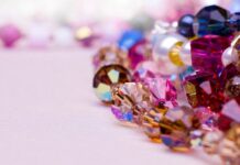 Bedazzling podbija beauty. Kryształki są już nie tylko elementem makijażu