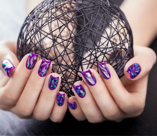 Szklany manicure – hit czy kit?