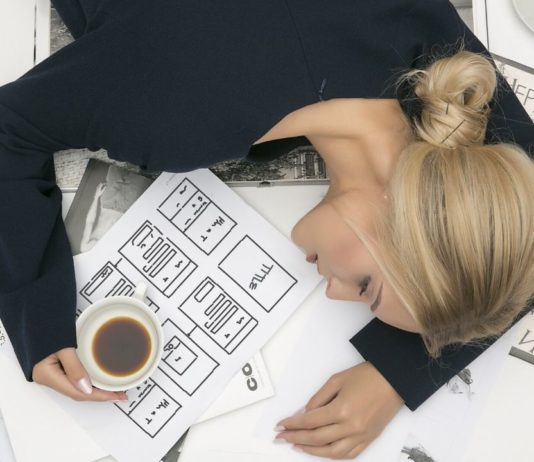 Jak zamaskować oznaki zmęczenia?