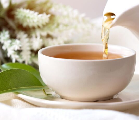 Moc białej herbaty – eliksir młodości