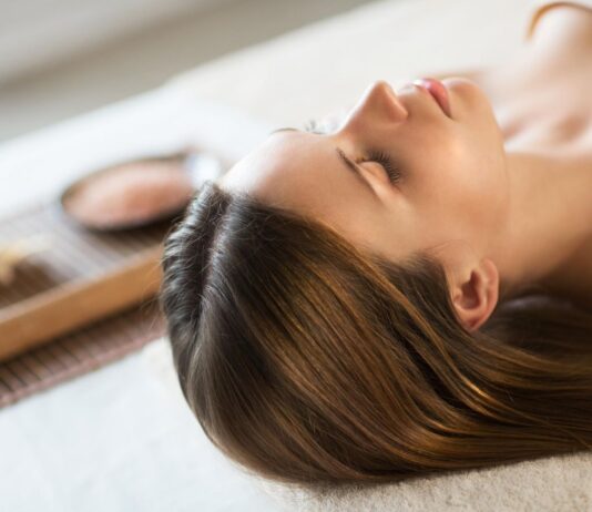 Elektryzujące się włosy, jak sobie z nimi poradzić?