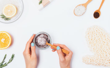 Pielęgnacja skóry po wakacjach. Domowe peelingi na jędrne i zdrowe ciało