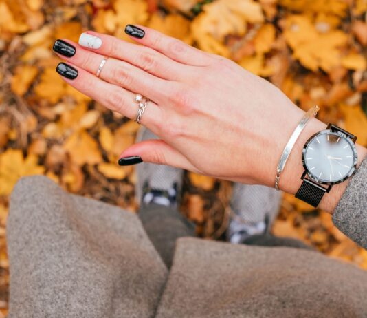Czas na błysk – jesienny manicure