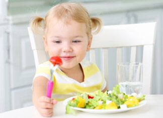 Jak przekonać dziecko do jedzenia warzyw?