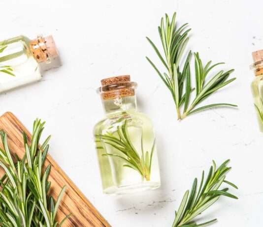Olejek rozmarynowy włącz go do swojej pielęgnacji