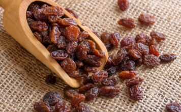 Woda rodzynkowa – właściwości i działanie