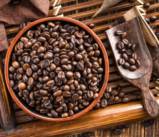 Wpływ kofeiny w kosmetykach na skórę Kofeina w kosmetykach