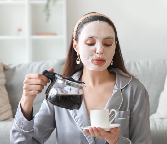 Kawa, zielona herbata i witamina C to skarby natury w pielęgnacji skóry