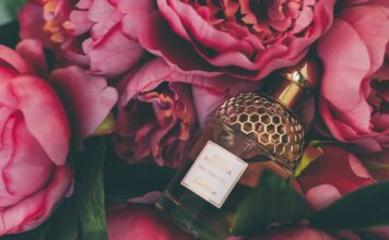 Jak wybrać perfumy dla siebie przez internet?