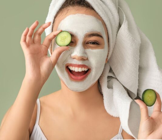 Chłodzące i relaksujące maseczki do twarzy na upalne dni