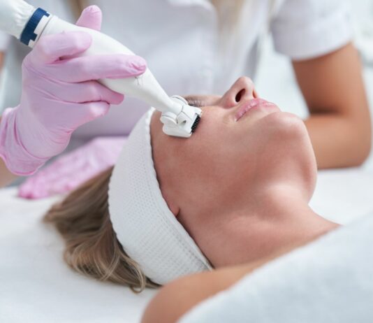 Oczyszczanie wodorowe – sposób na młodą skórę