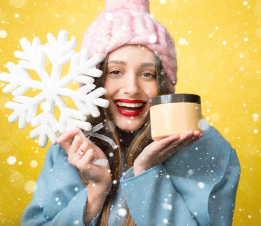 Jak dbać o dłonie i usta w mroźne dni?