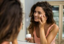 Jak dbać o skórę podczas lotów samolotem?