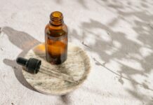 Retinol na wiosnę – jak stosować go bezpiecznie, gdy świeci coraz mocniejsze słońce?