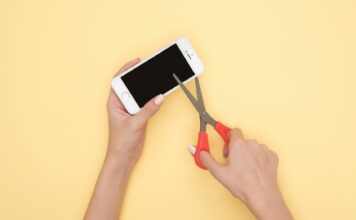 Weekend offline – jak pielęgnować skórę bez ekranów i social mediów?