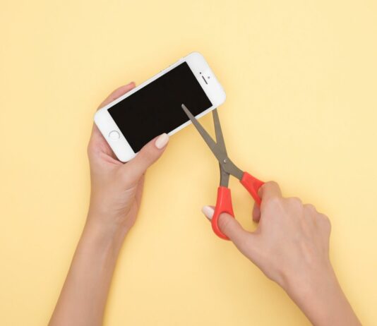 Weekend offline – jak pielęgnować skórę bez ekranów i social mediów?