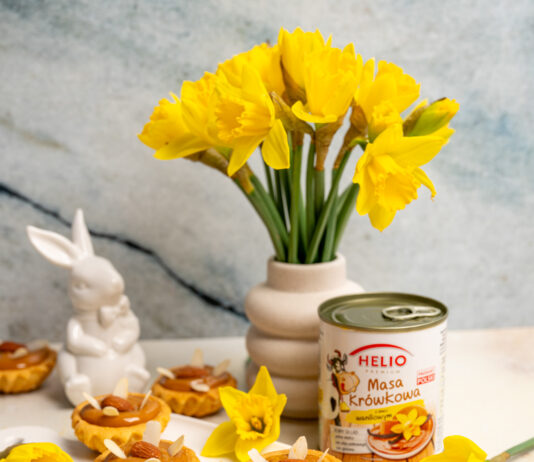 Wielkanocne babeczki z masą krówkową HELIO – słodka ozdoba świątecznego stołu!