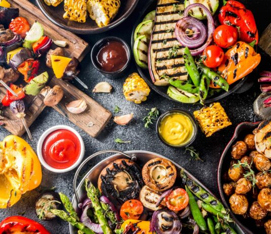 Zdrowy grill – co wrzucić na ruszt zamiast kiełbasy?