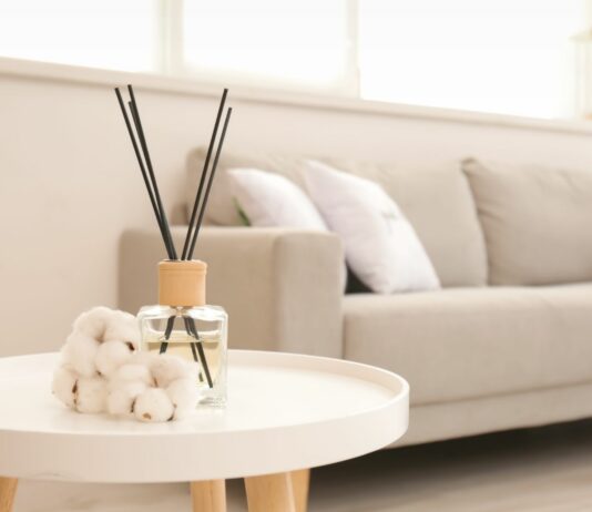 Dom pachnący latem – naturalne sposoby na świeżość w mieszkaniu