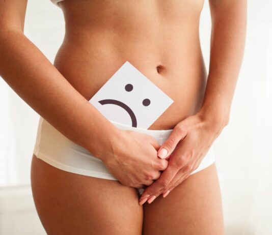 Letnie infekcje intymne – jak im zapobiegać i kiedy iść do lekarza?