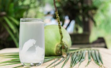 Zdrowe napoje na lato – co pić, by się nawodnić i nie przesadzić z cukrem?