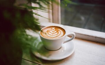 Kawa – sprzymierzeniec czy wróg? Jak pić ją mądrze dla zdrowia i urody?